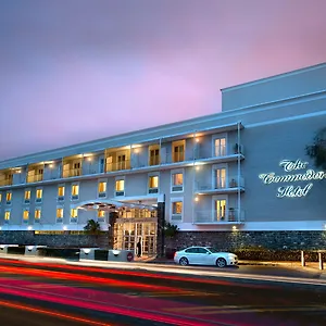 The Commodore Otel